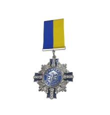 Хрест на колодці оздоблений стразами