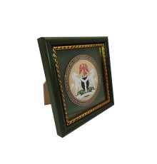 Медаль травлена в рамці 